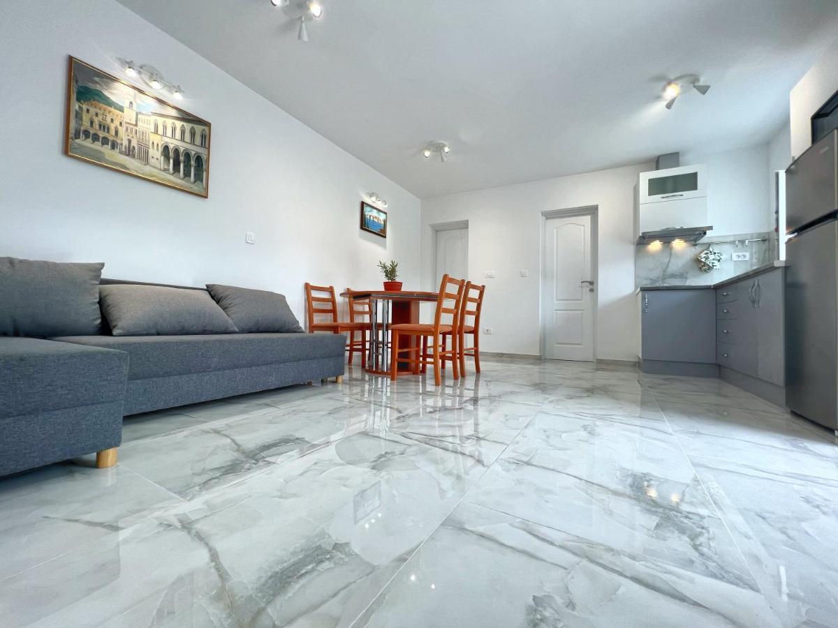 Apartman Laura Mlini Zewnętrze zdjęcie